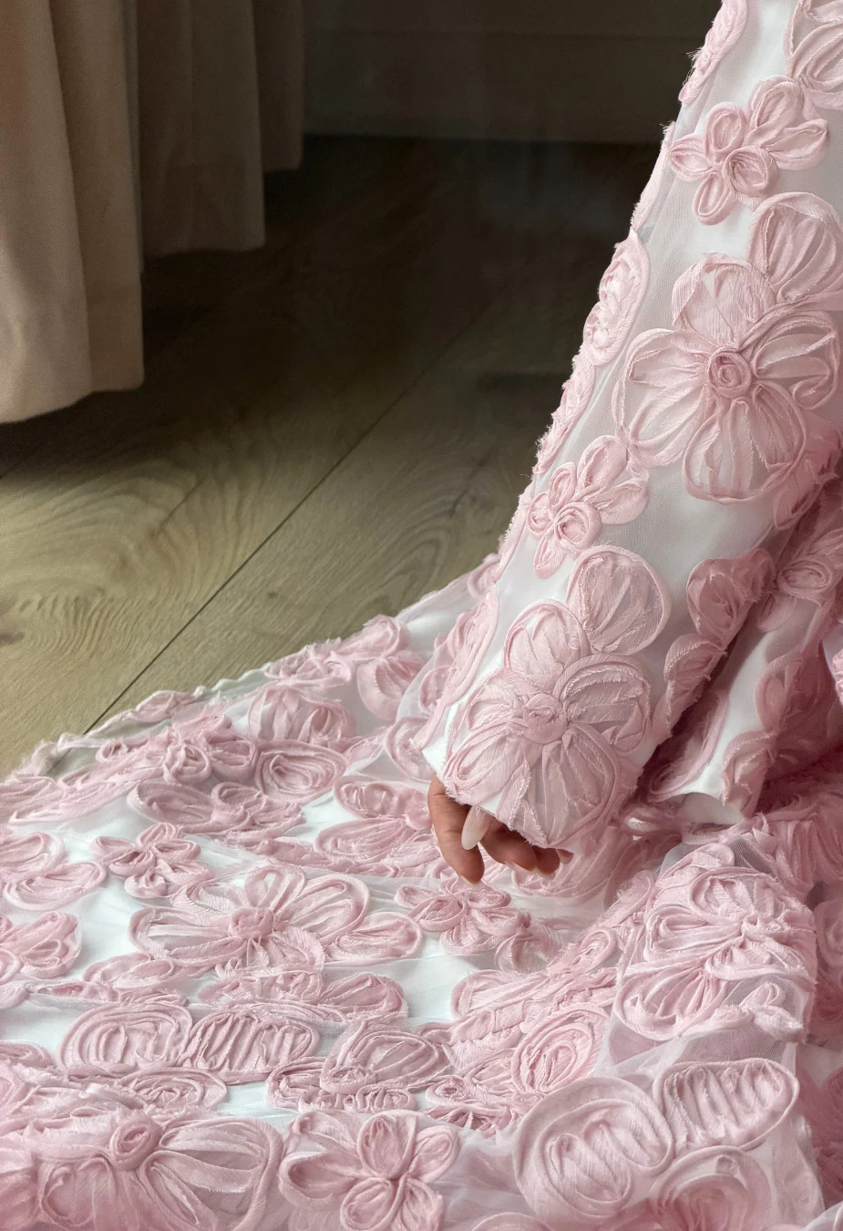 Blush Peony Abaya - Image 3