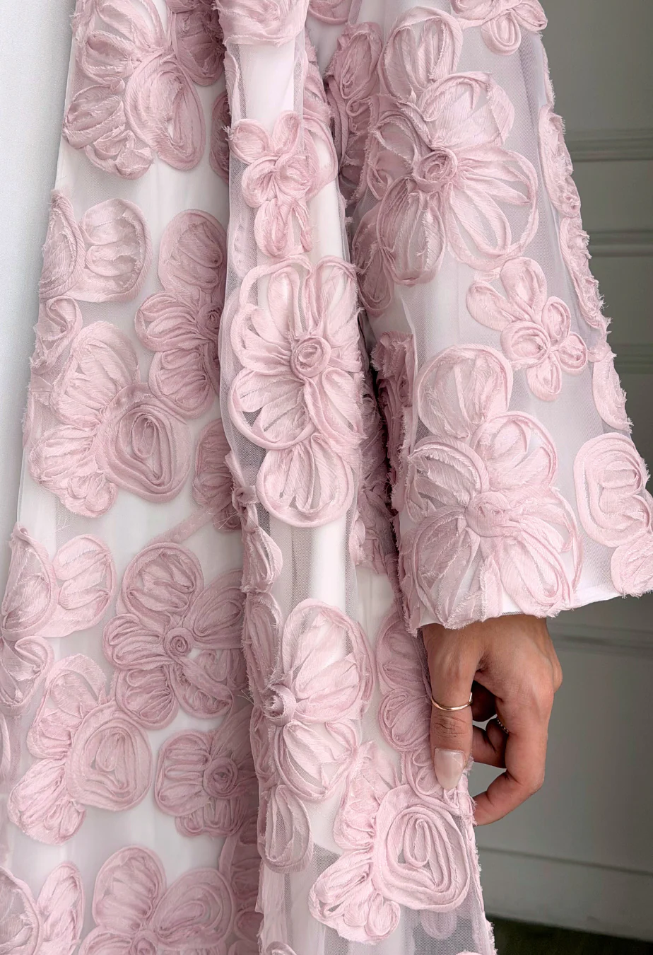 Blush Peony Abaya - Image 4