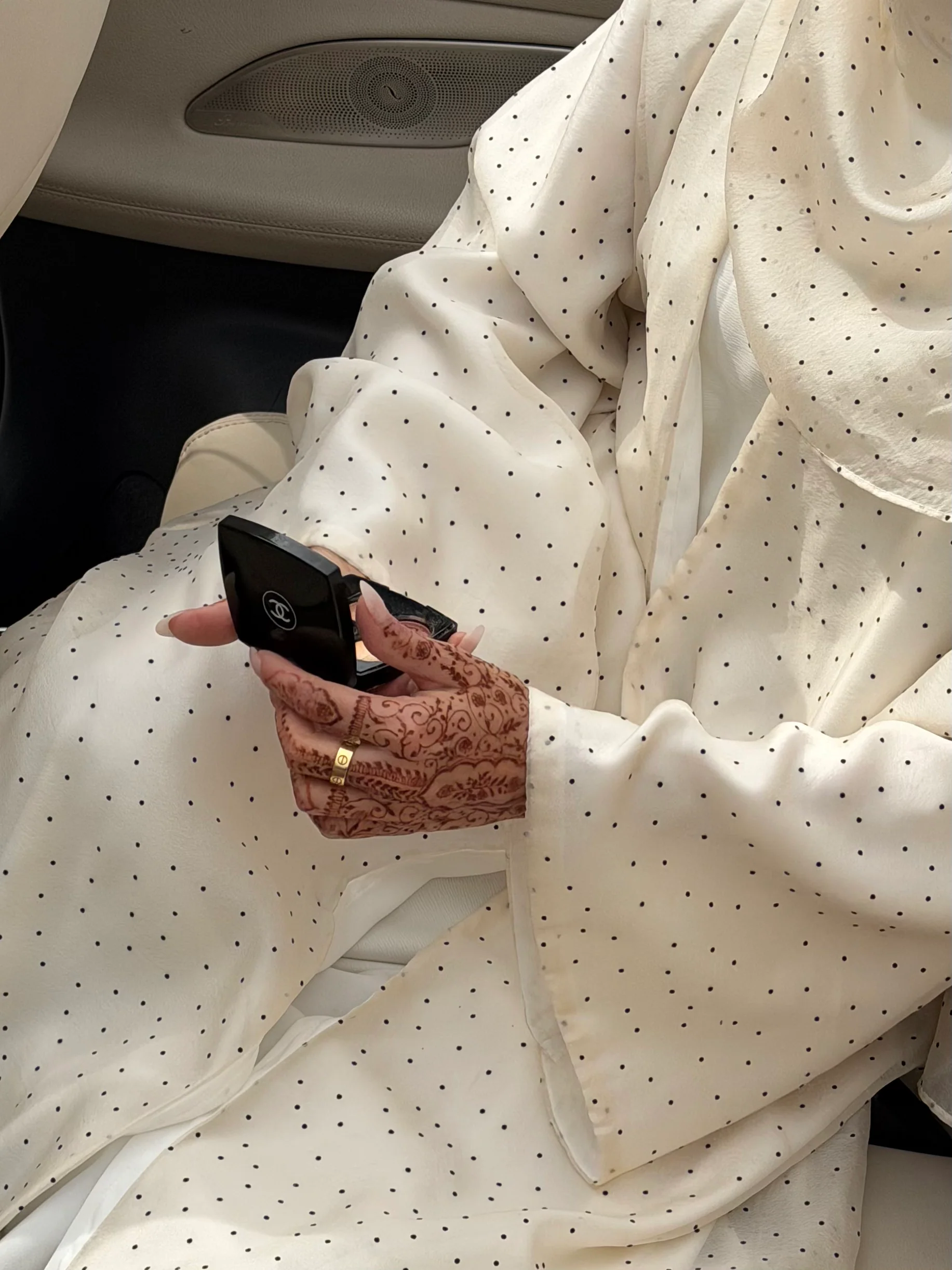 Ivory Sprinkle Abaya - Image 2