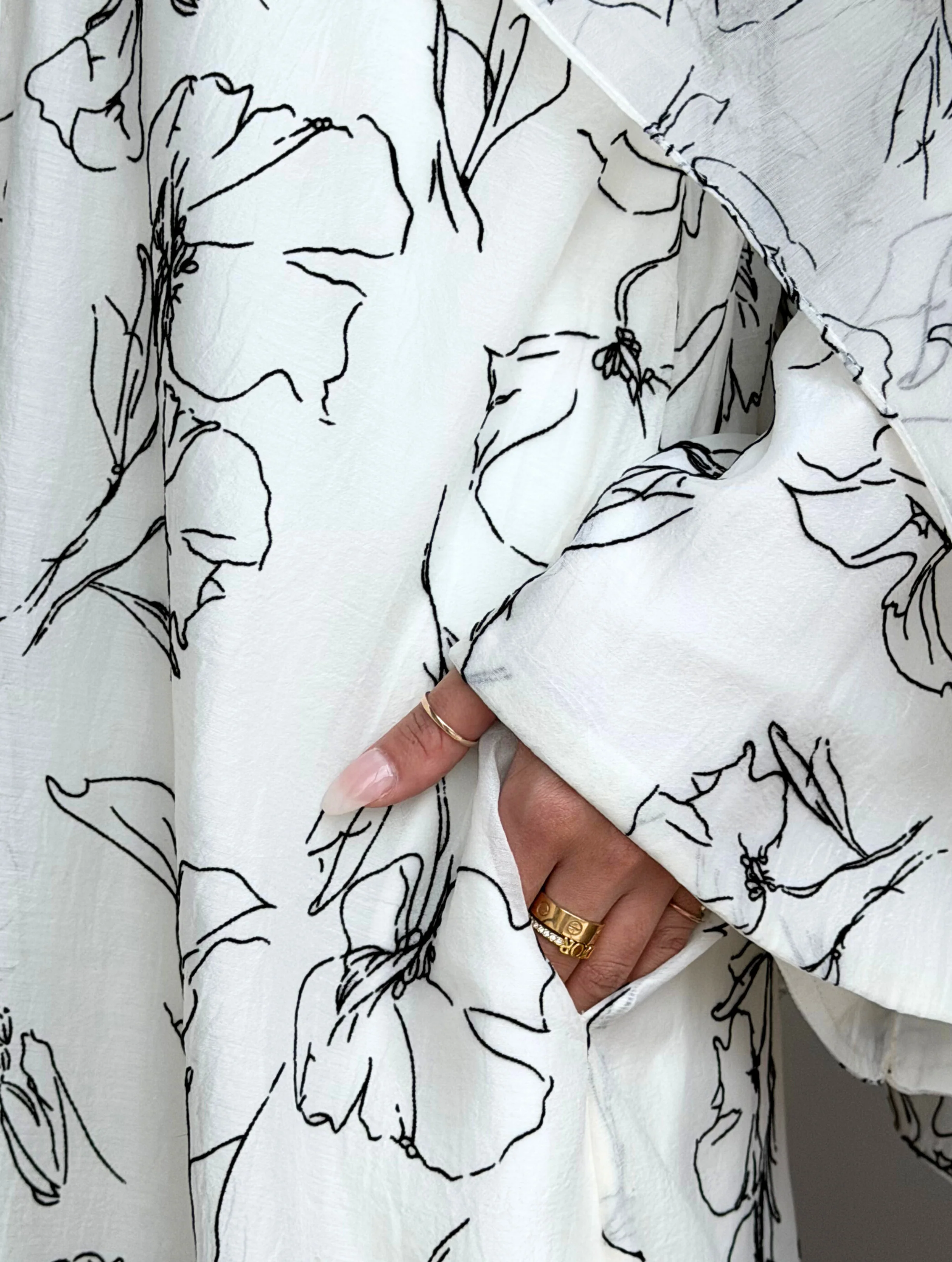 Inked Petal Abaya - Image 3